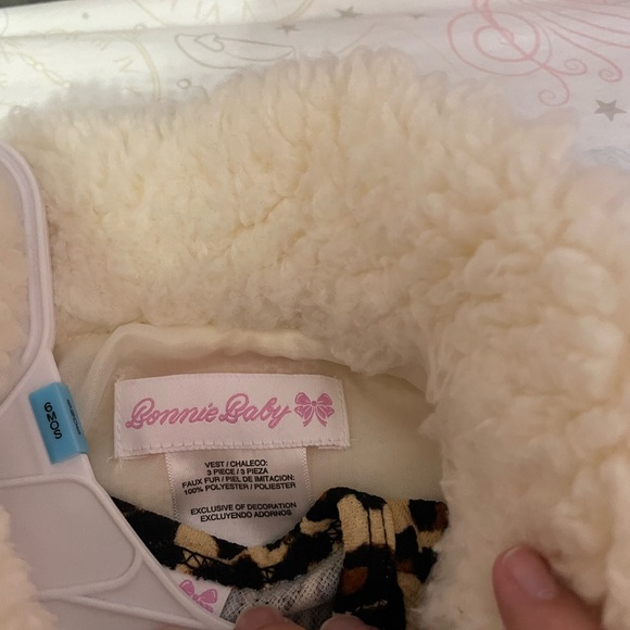 Leopard print fuzzy vest outfit - Picture 5 of 5